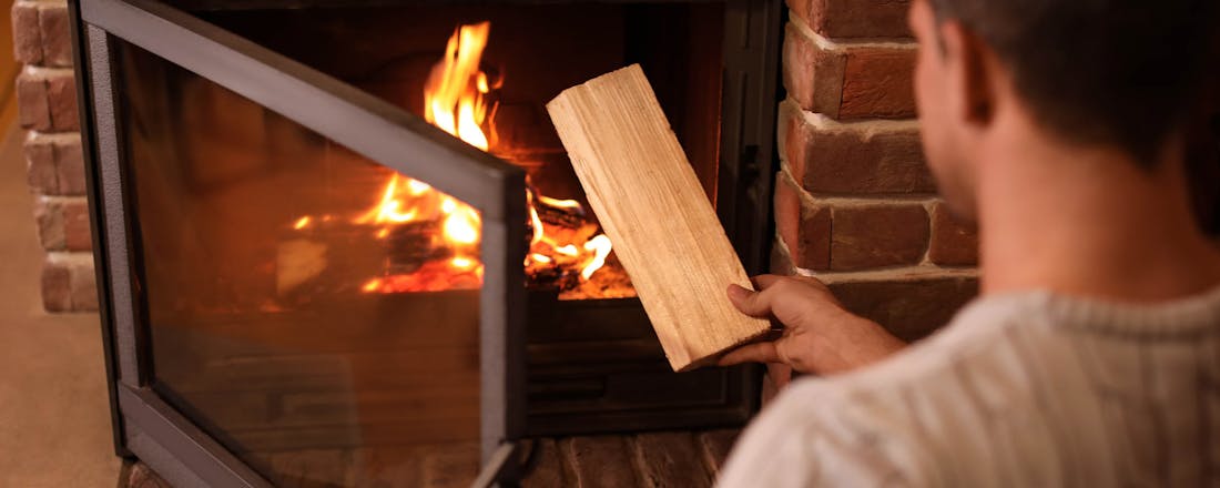 Open haard Haard of houtkachel aan? Zo verbeter je de trek in de schoorsteen