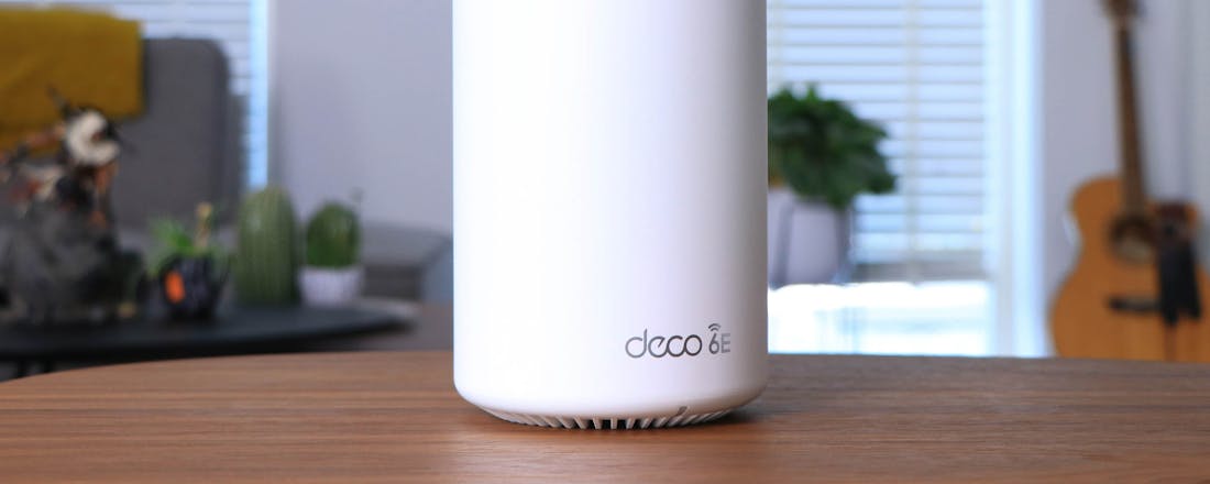 De router van de TP-Link Deco XE75-meshset. Review TP-Link Deco XE75 - Betaalbare Wifi 6E voor de massa