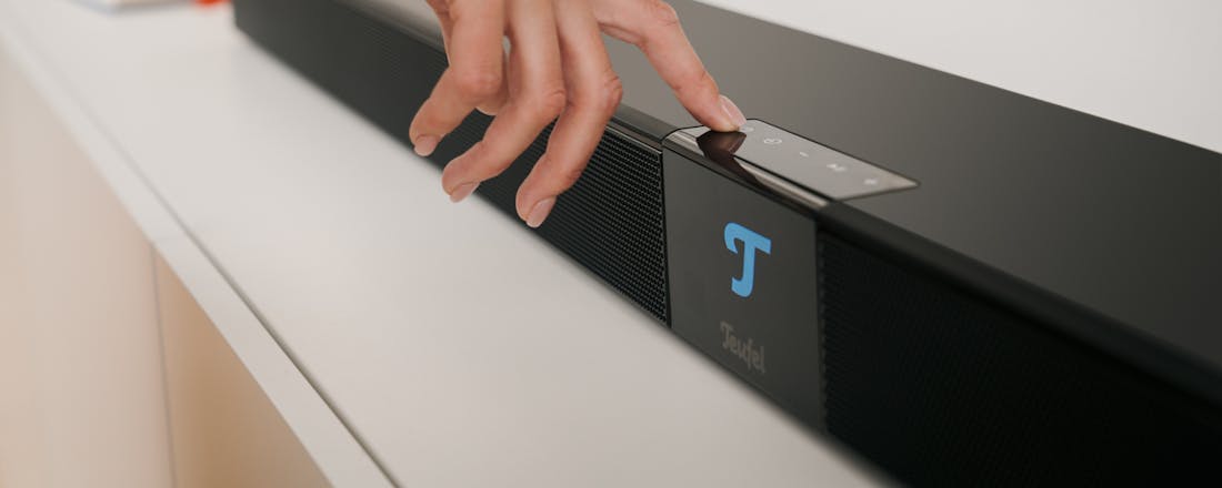 Teufel Cinebar 22 display Review Teufel Cinebar 22 – Zeer vol tv-geluid voor middelgrote kamers