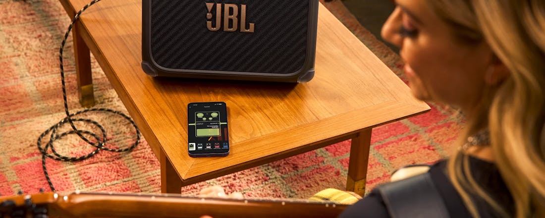 JBL introduceert BandBox-speakers met ingebouwde gitaarversterker en AI-tools
