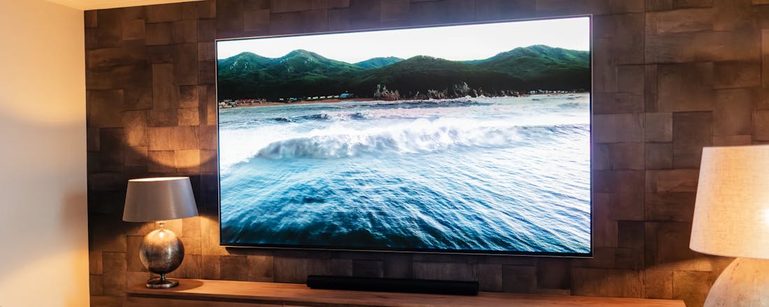 En hij stáát! HelloTV plaatst eerste 115-inch Samsung Micro RGB in Nederlandse woonkamer